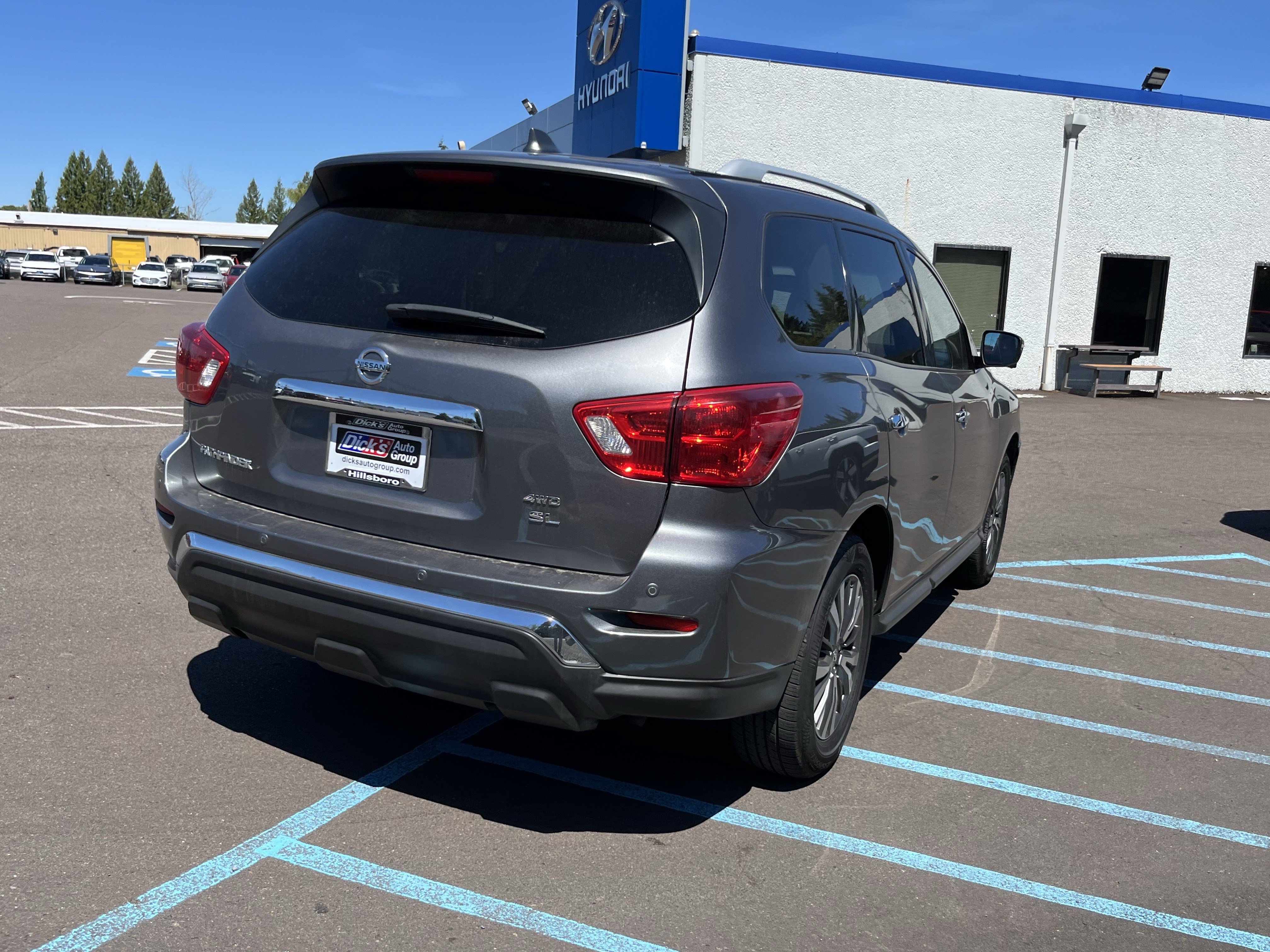 Used 2019 Nissan Pathfinder SL AWD/4WD image 5