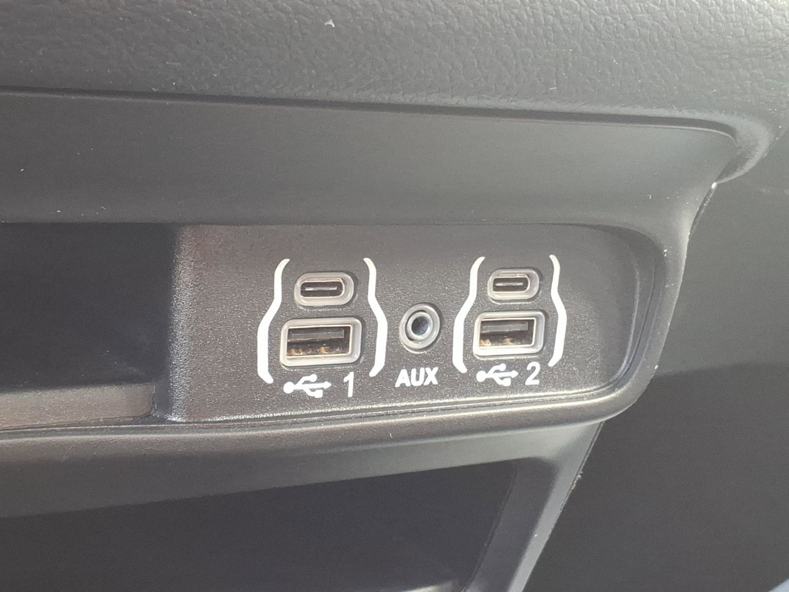 Used 2025 Chrysler Pacifica Select FWD image 16