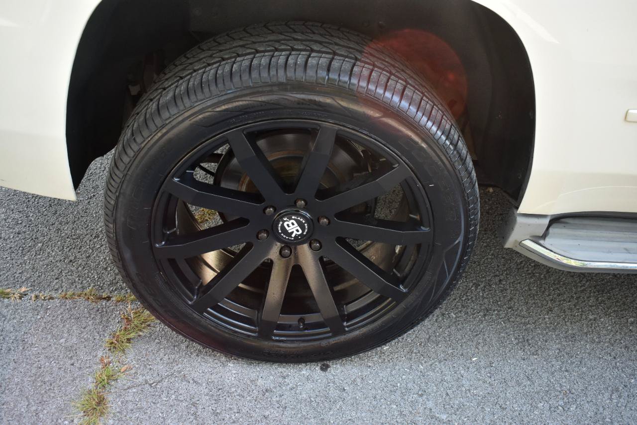 Used 2015 Chevrolet Tahoe LTZ RWD image 38