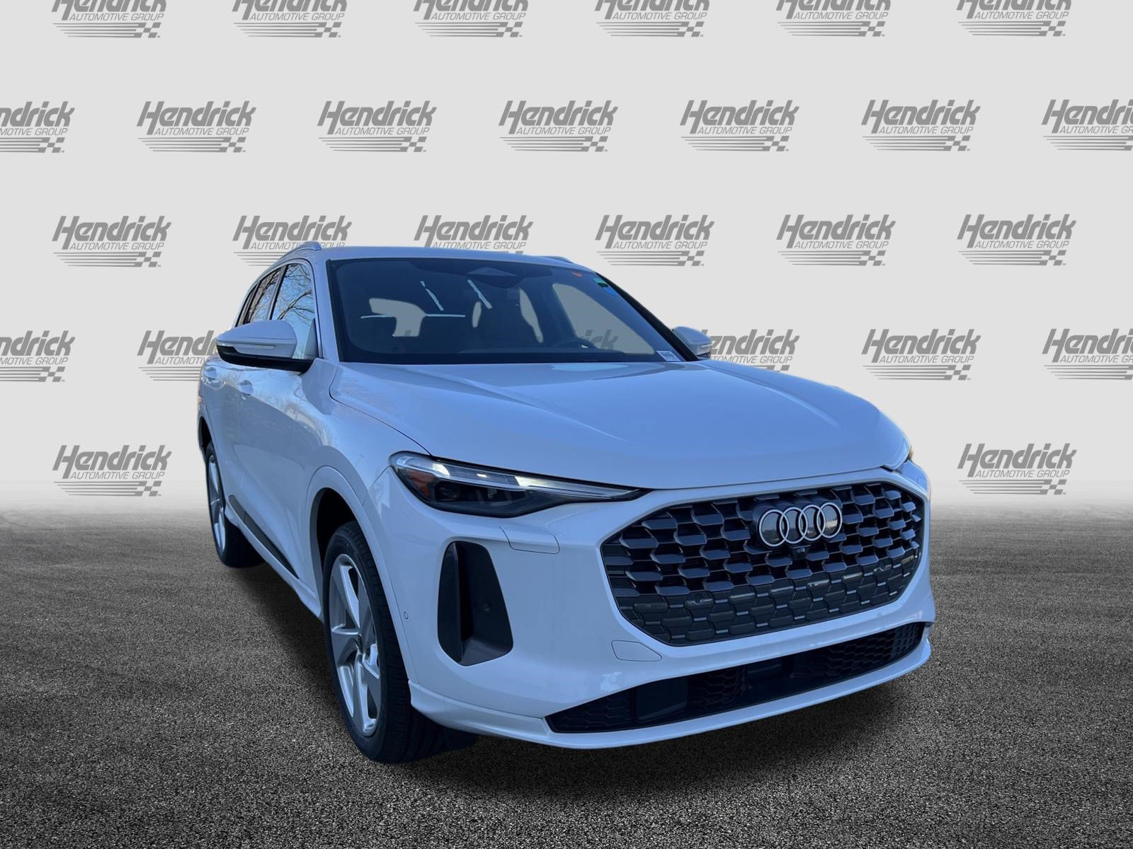 Used 2025 Audi Q5 Premium w/ Premium Plus AWD/4WD image 2