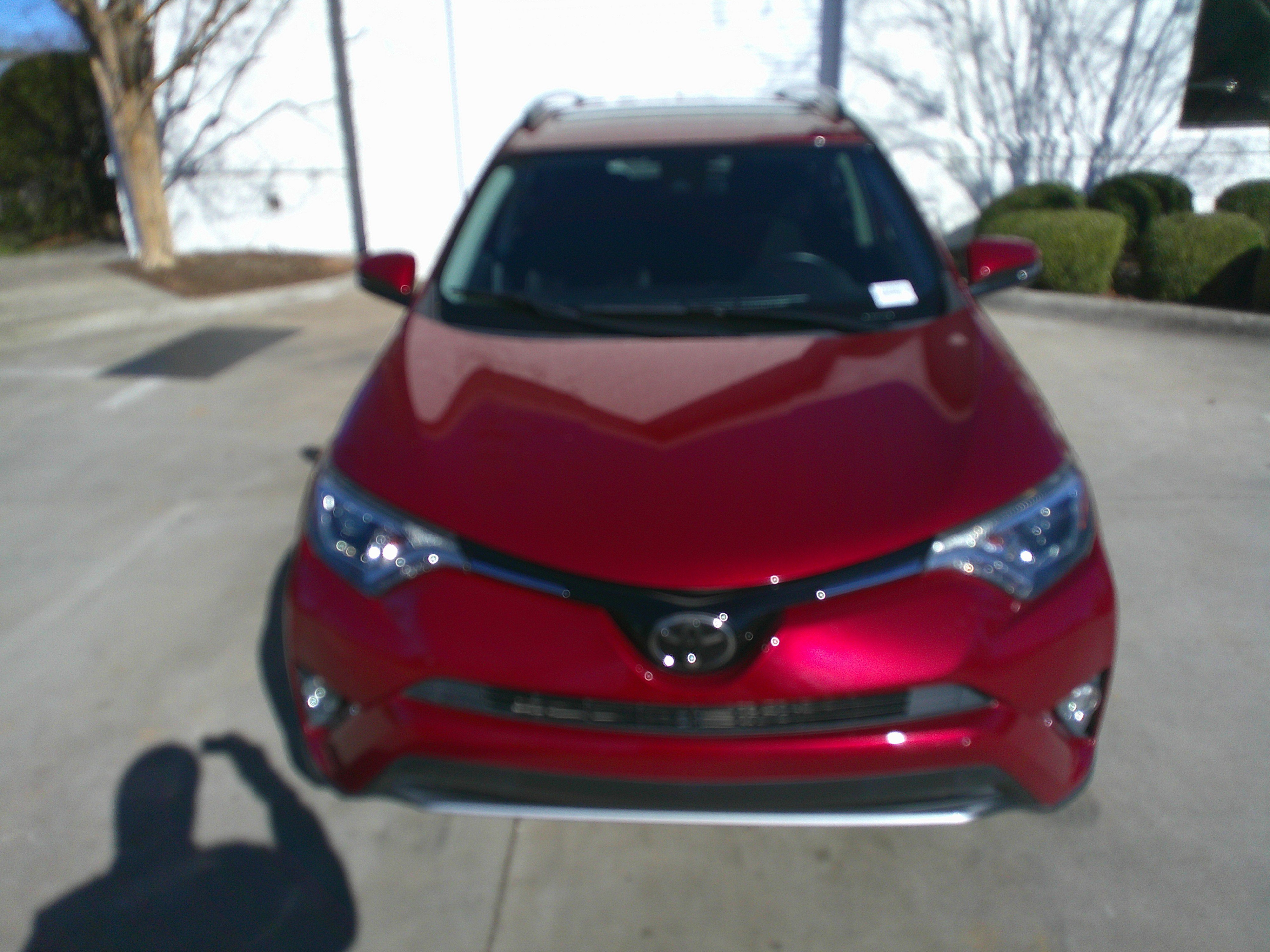 Used 2018 Toyota RAV4 XLE image 3