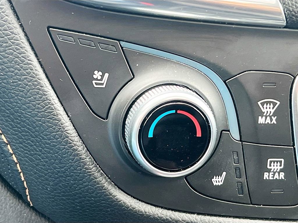 Used 2018 Chevrolet Equinox Premier FWD image 23