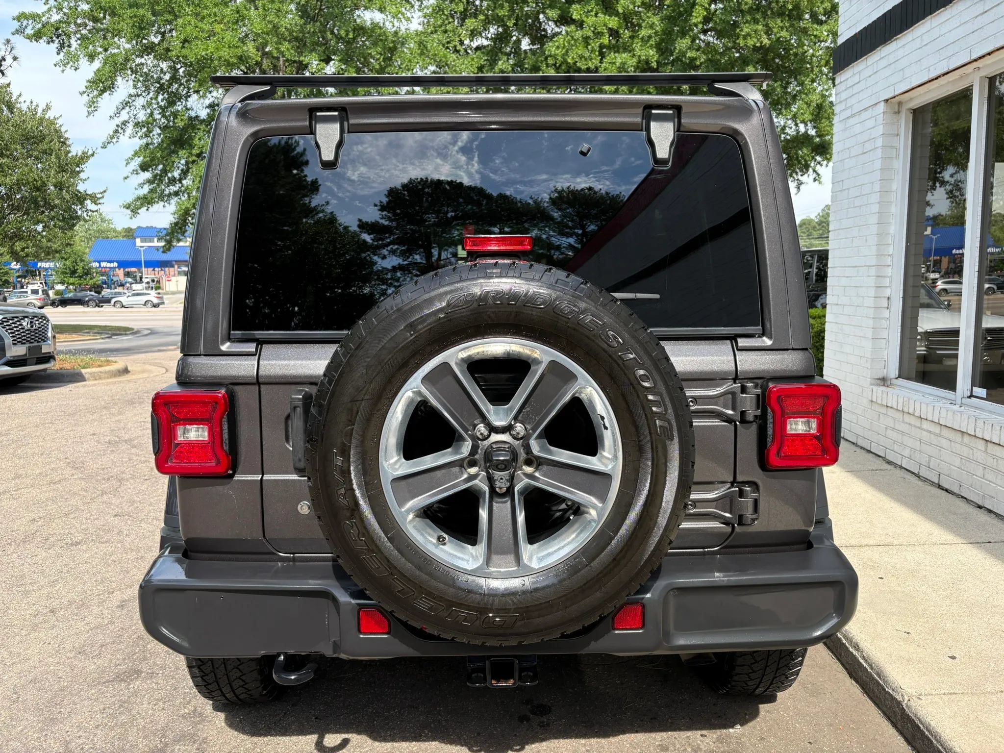 Used 2019 Jeep Wrangler Unlimited Sahara w/ LED Lighting Group AWD/4WD image 6