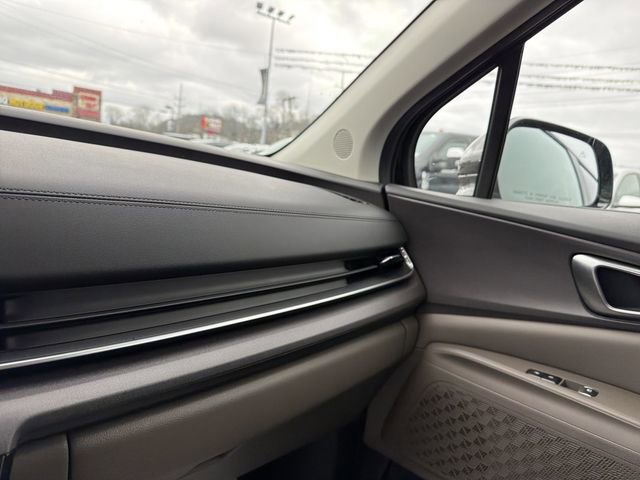 Used 2025 Kia Carnival EX image 21