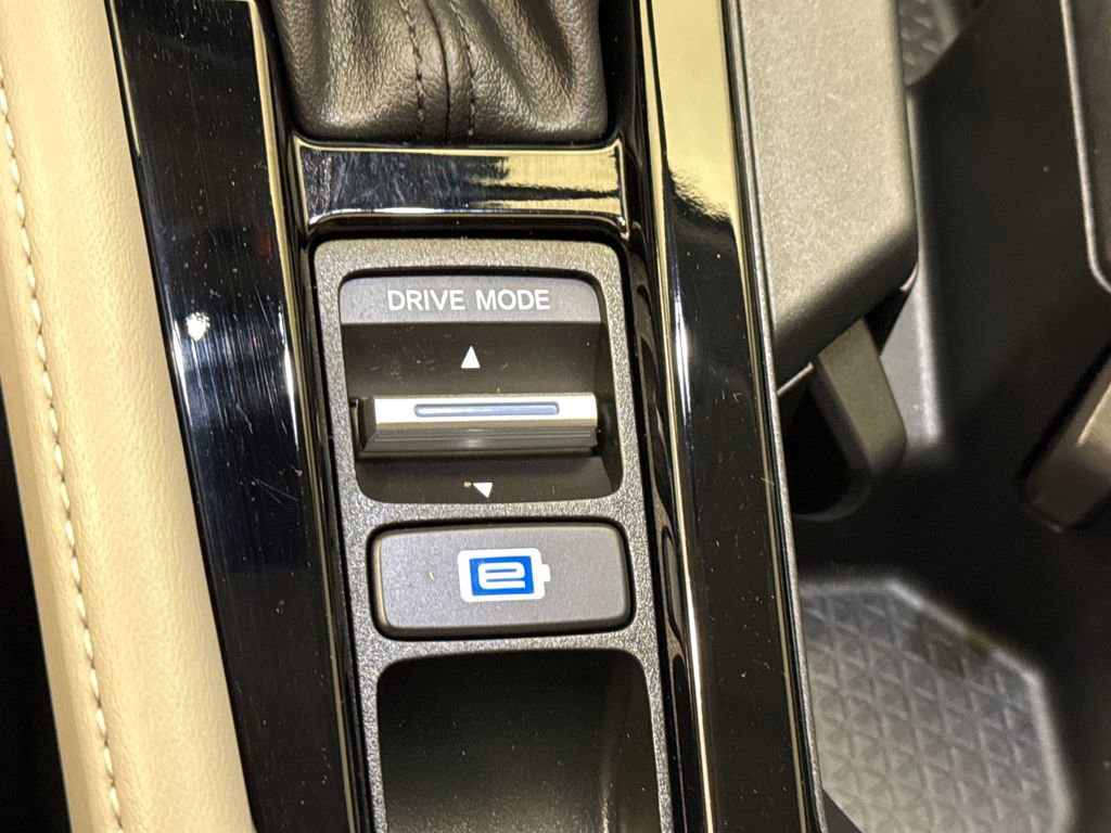 Certified 2025 Honda Accord Touring image 30
