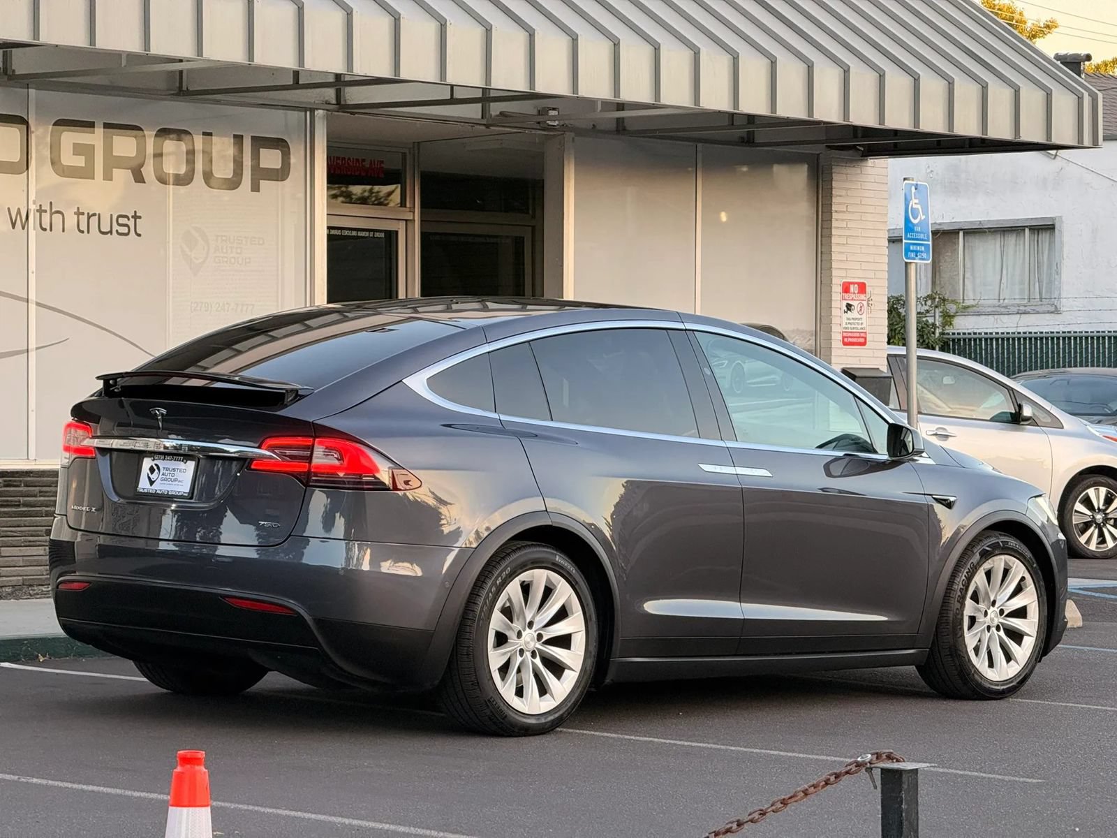 Used 2018 Tesla Model X 75D AWD/4WD image 9