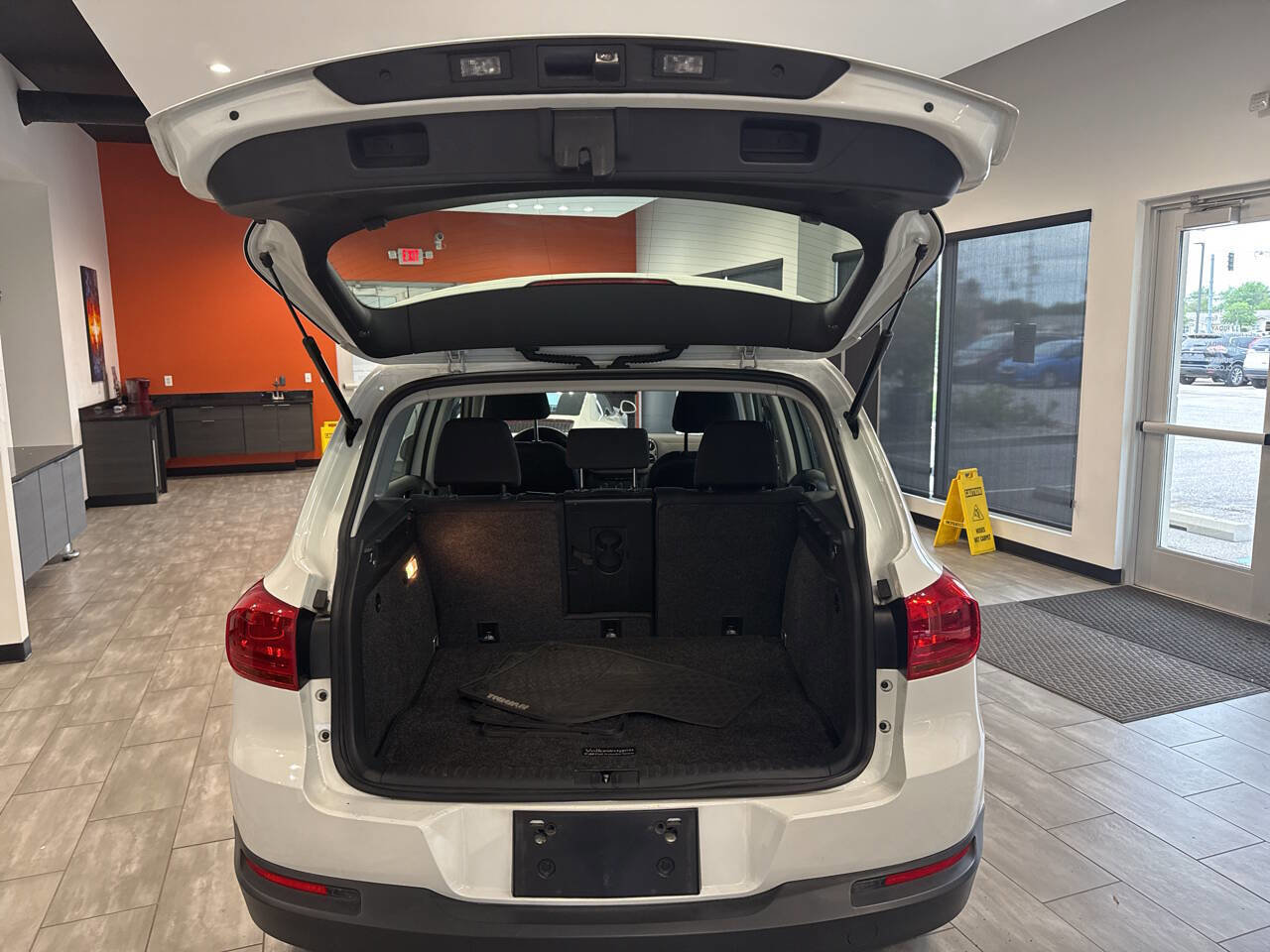 Used 2017 Volkswagen Tiguan Limited w/ Premium Package FWD image 31