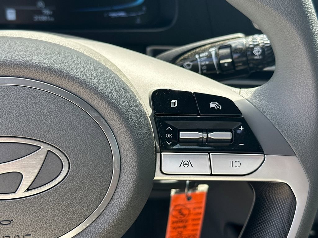 Used 2025 Hyundai Elantra SE FWD image 25