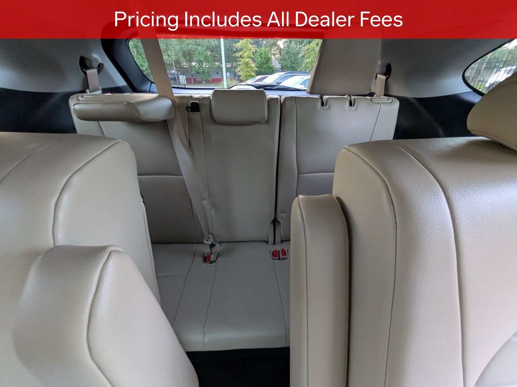 Used 2024 Toyota Highlander XLE FWD image 16