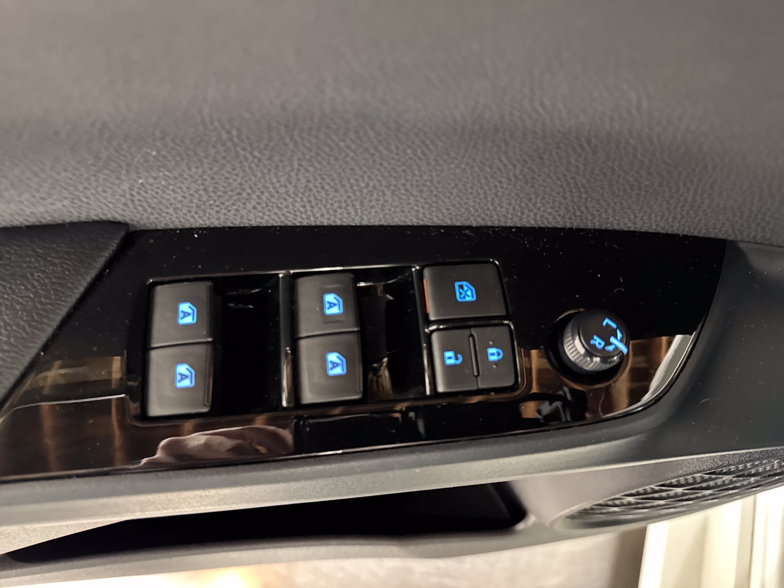 Used 2017 Toyota Prius Prime Premium w/ Carpet Mat Package FWD image 18