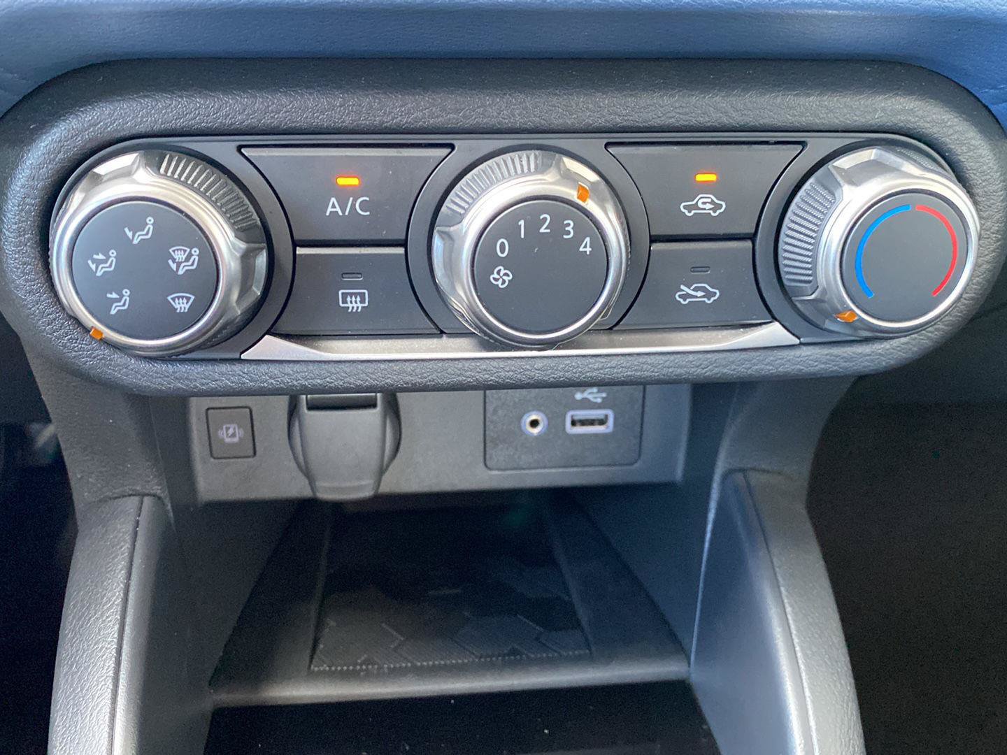 Certified 2025 Nissan Versa SV w/ Trunk Package FWD image 28