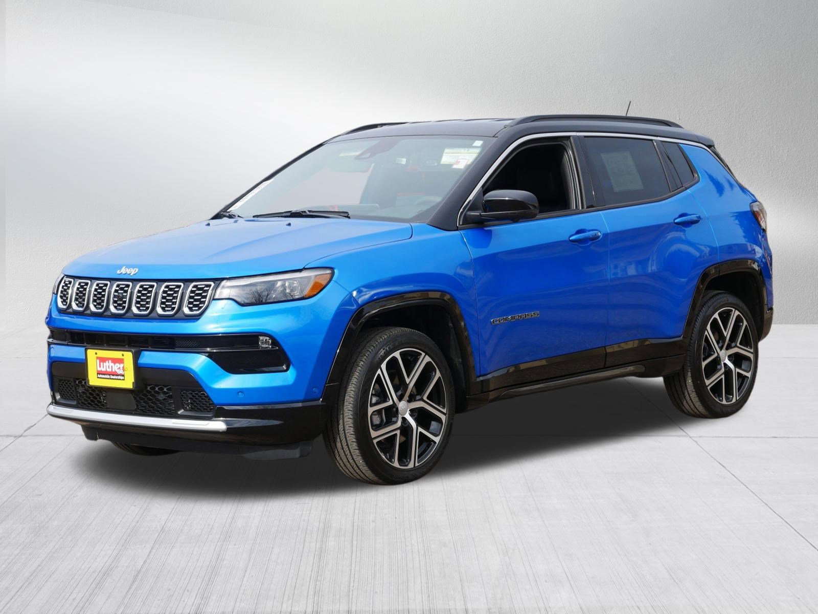 Used 2024 Jeep Compass Limited w/ Elite Group image 3
