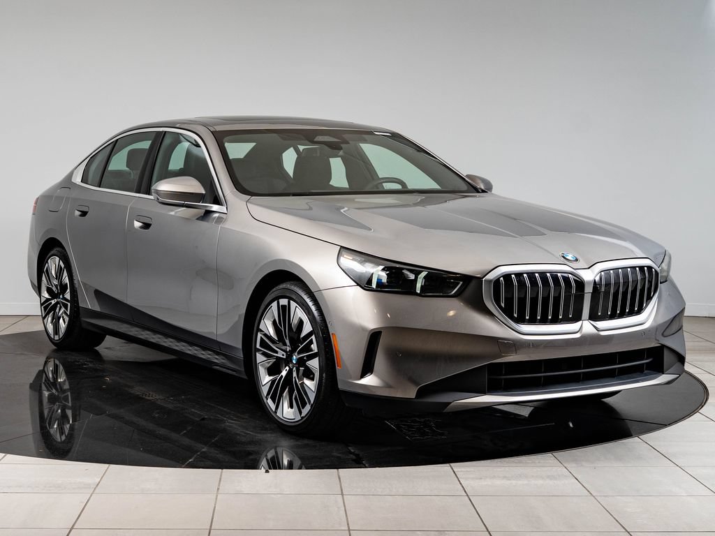 Certified 2025 BMW 530i xDrive w/ Premium Package AWD/4WD image 12