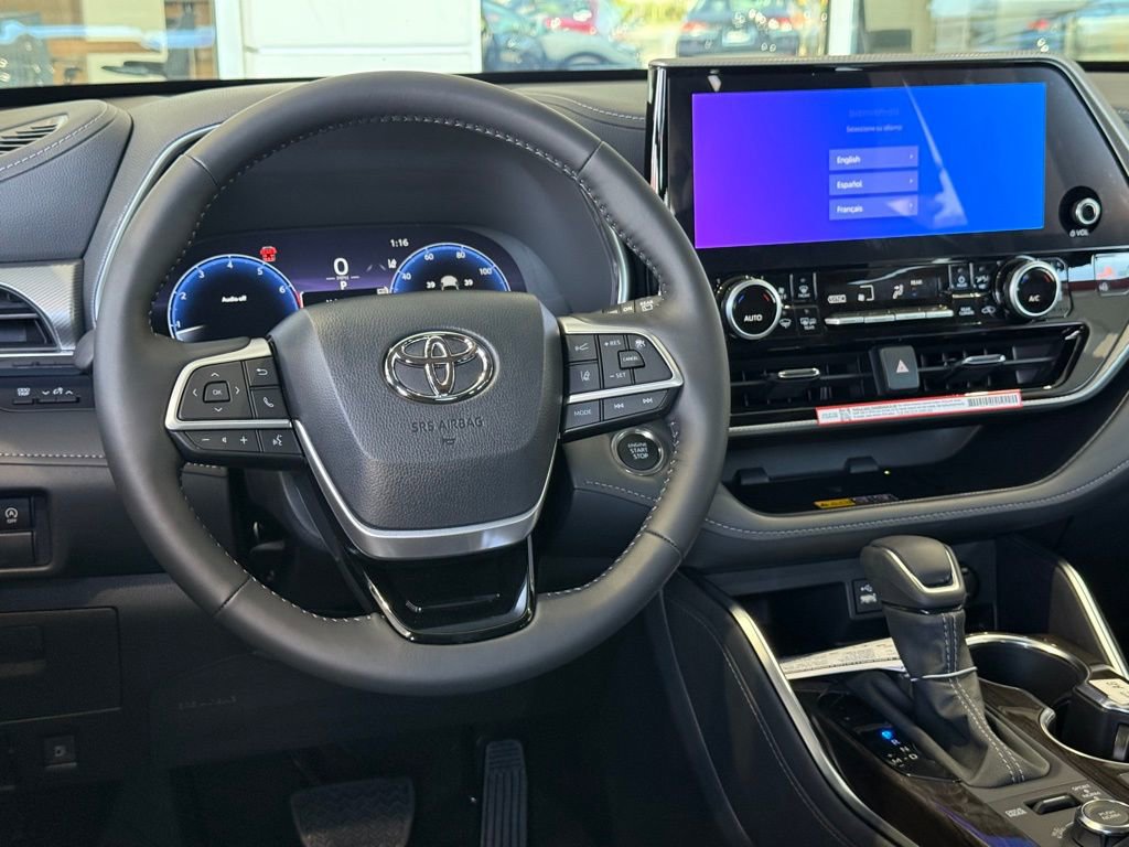 New 2026 Toyota Highlander Platinum image 26
