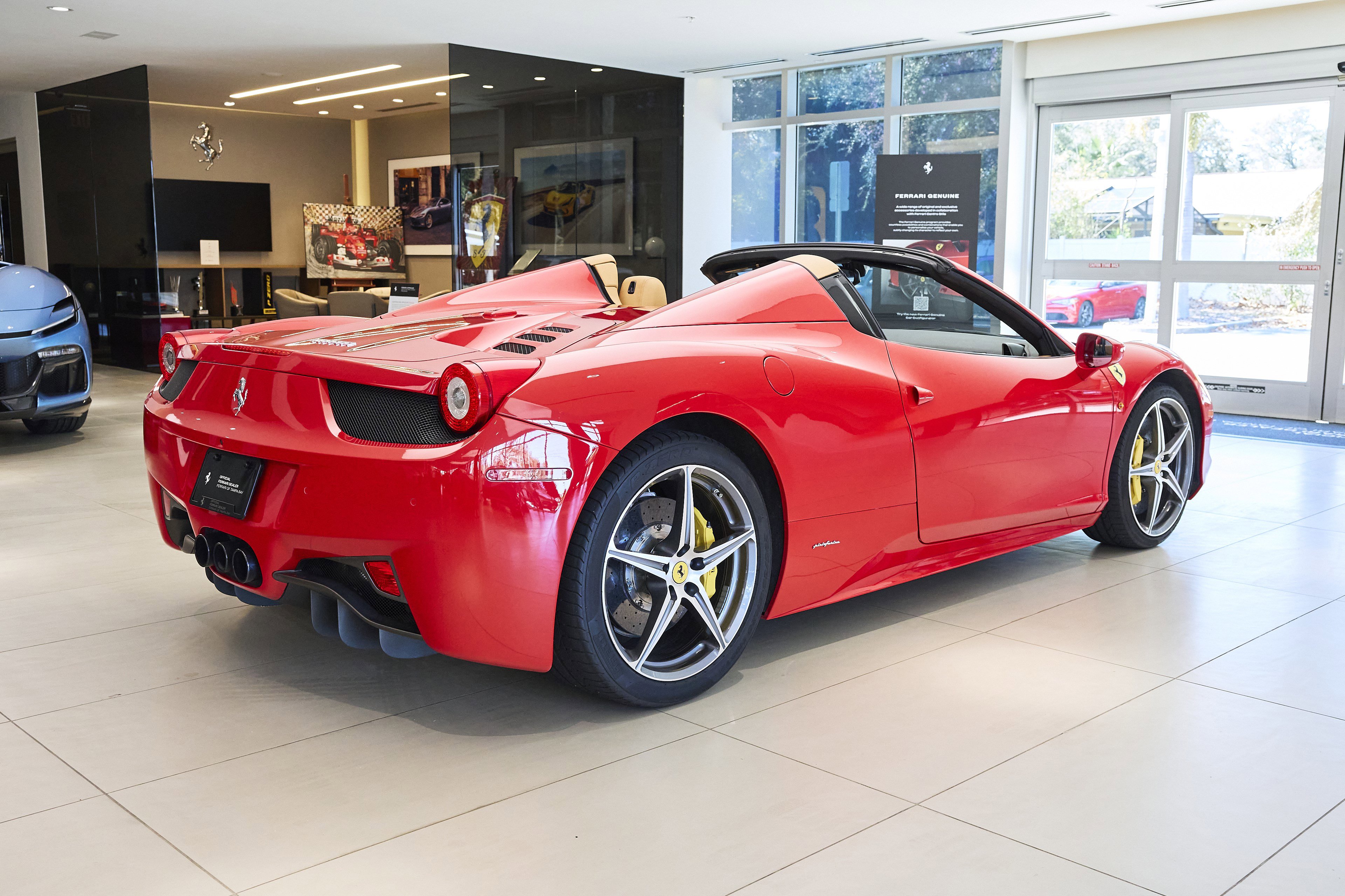 Used 2014 Ferrari 458 Spider image 38