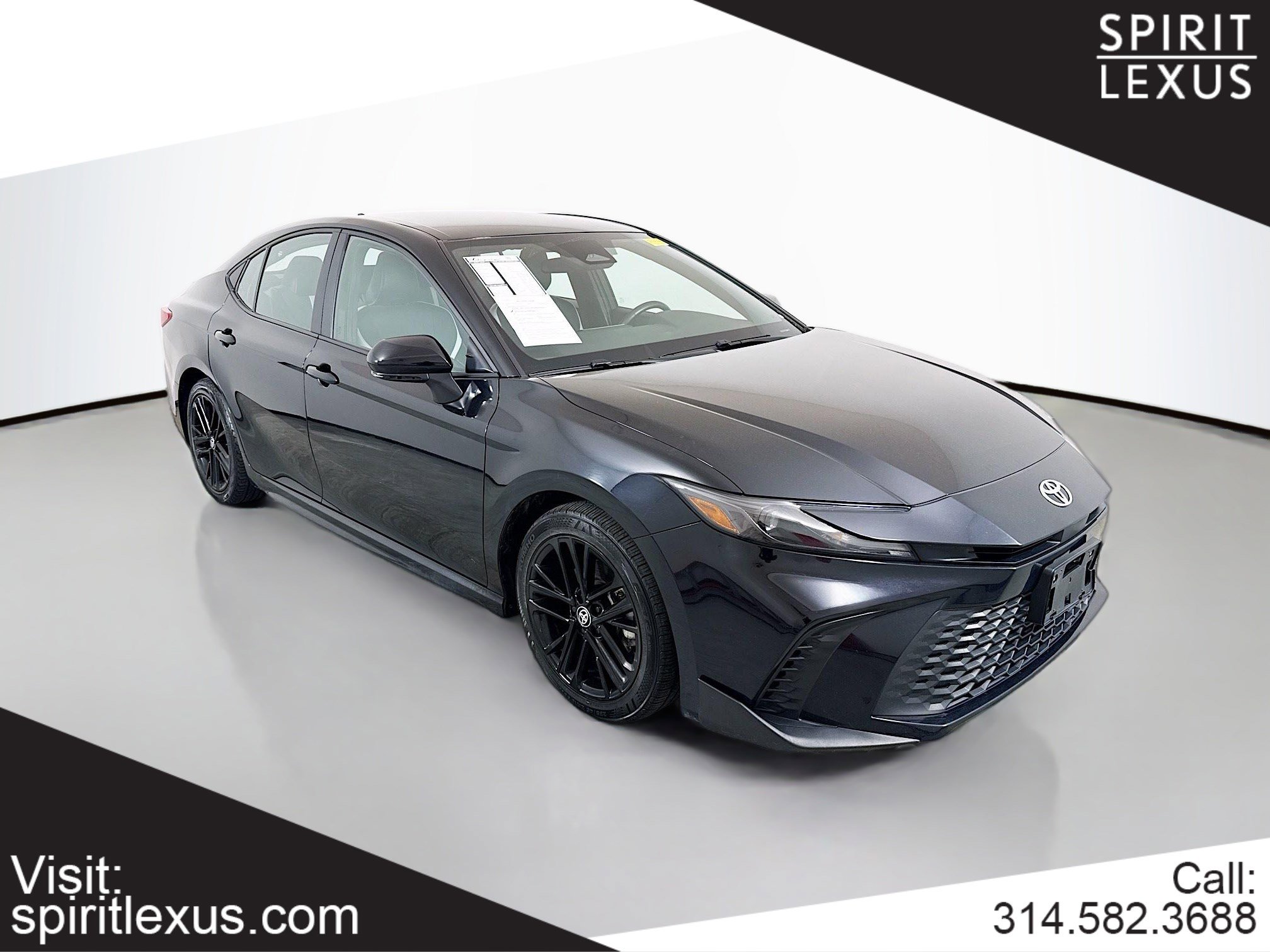 Used 2025 Toyota Camry SE FWD image 1