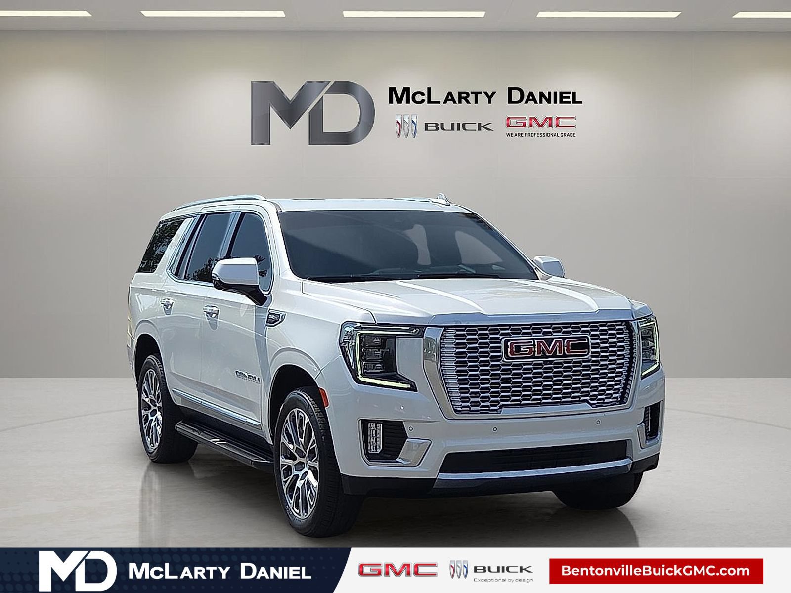Certified 2024 GMC Yukon Denali AWD/4WD image 1