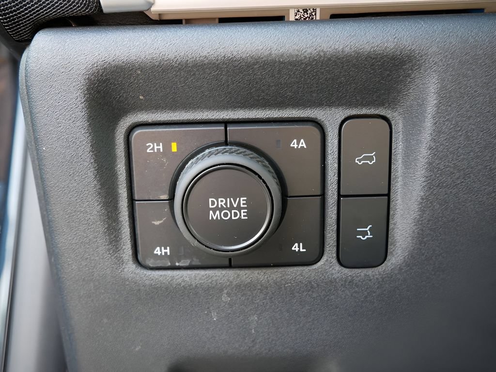 Used 2025 Ford Expedition Active AWD/4WD image 19