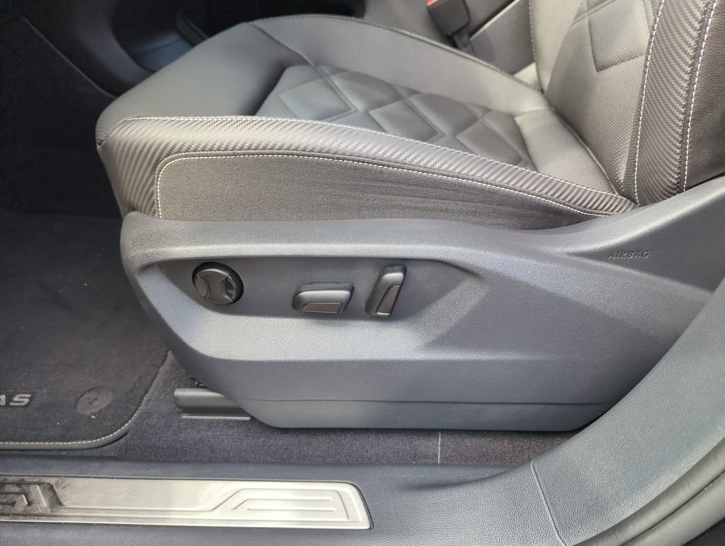Used 2024 Volkswagen Atlas Cross Sport SE w/ Panoramic Sunroof Package FWD image 12