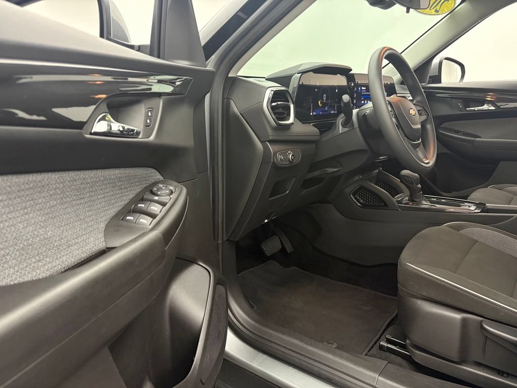 Used 2025 Chevrolet TrailBlazer LT FWD image 13