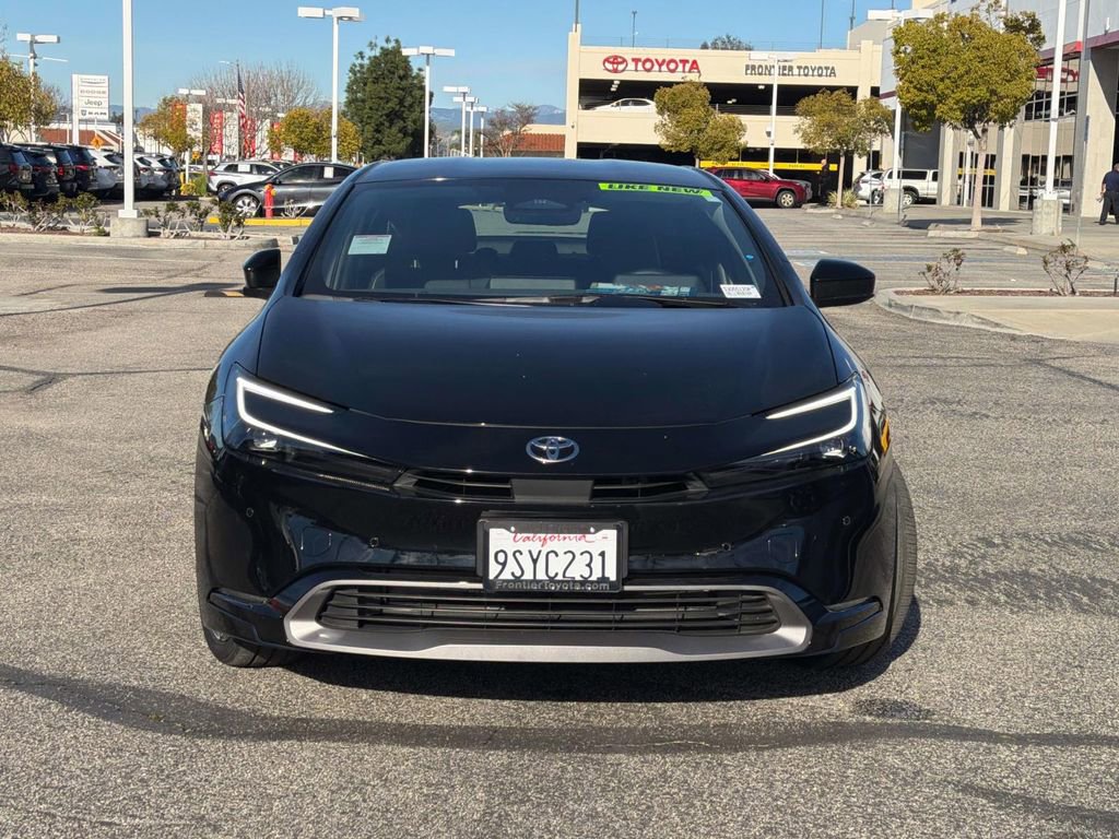Used 2025 Toyota Prius XLE image 2