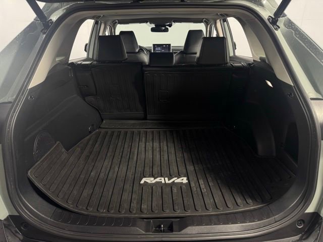 Used 2022 Toyota RAV4 XLE Premium image 27