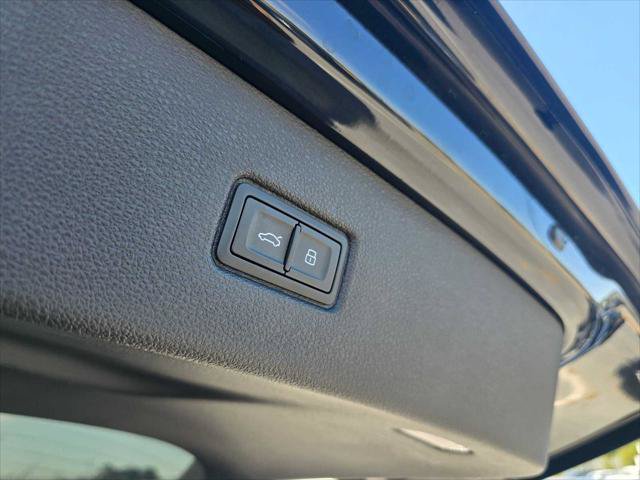 Used 2025 Audi SQ7 Premium Plus AWD/4WD image 16