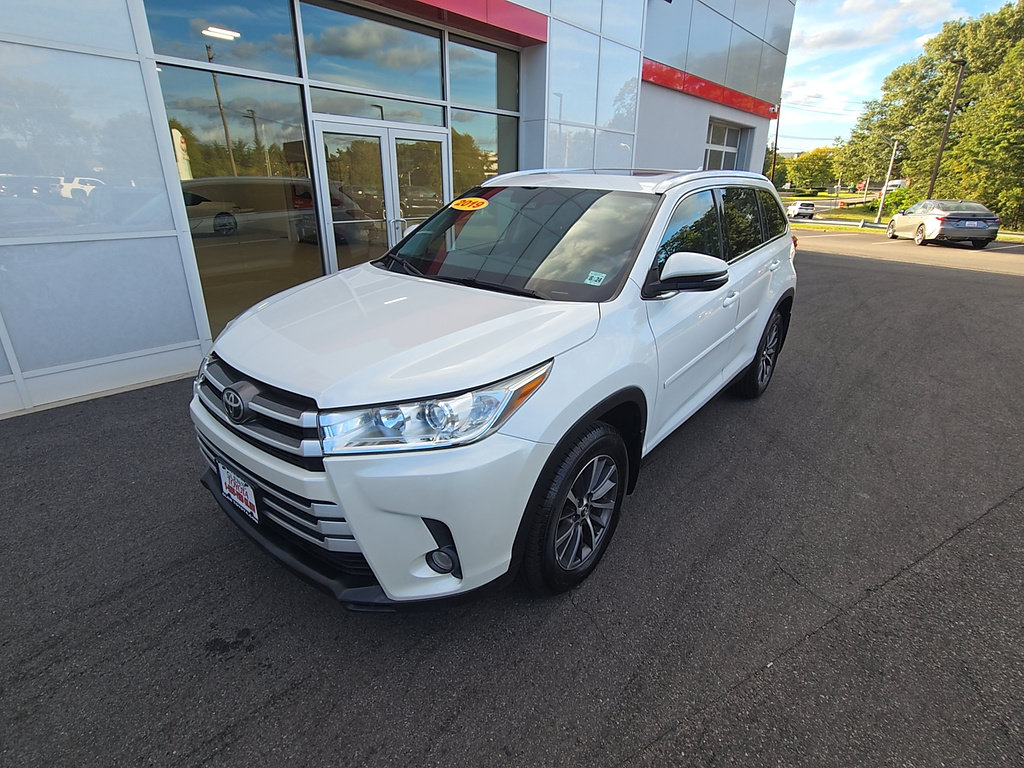 Certified 2019 Toyota Highlander XLE AWD/4WD image 24