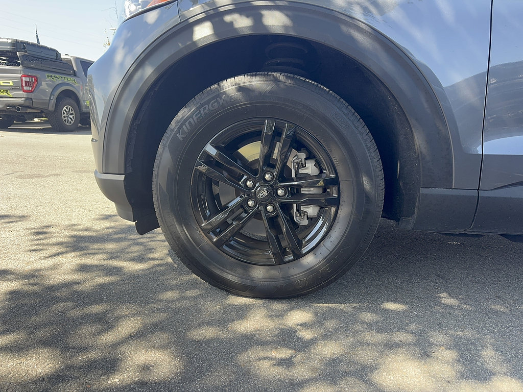 Certified 2023 Ford Explorer XLT RWD image 46