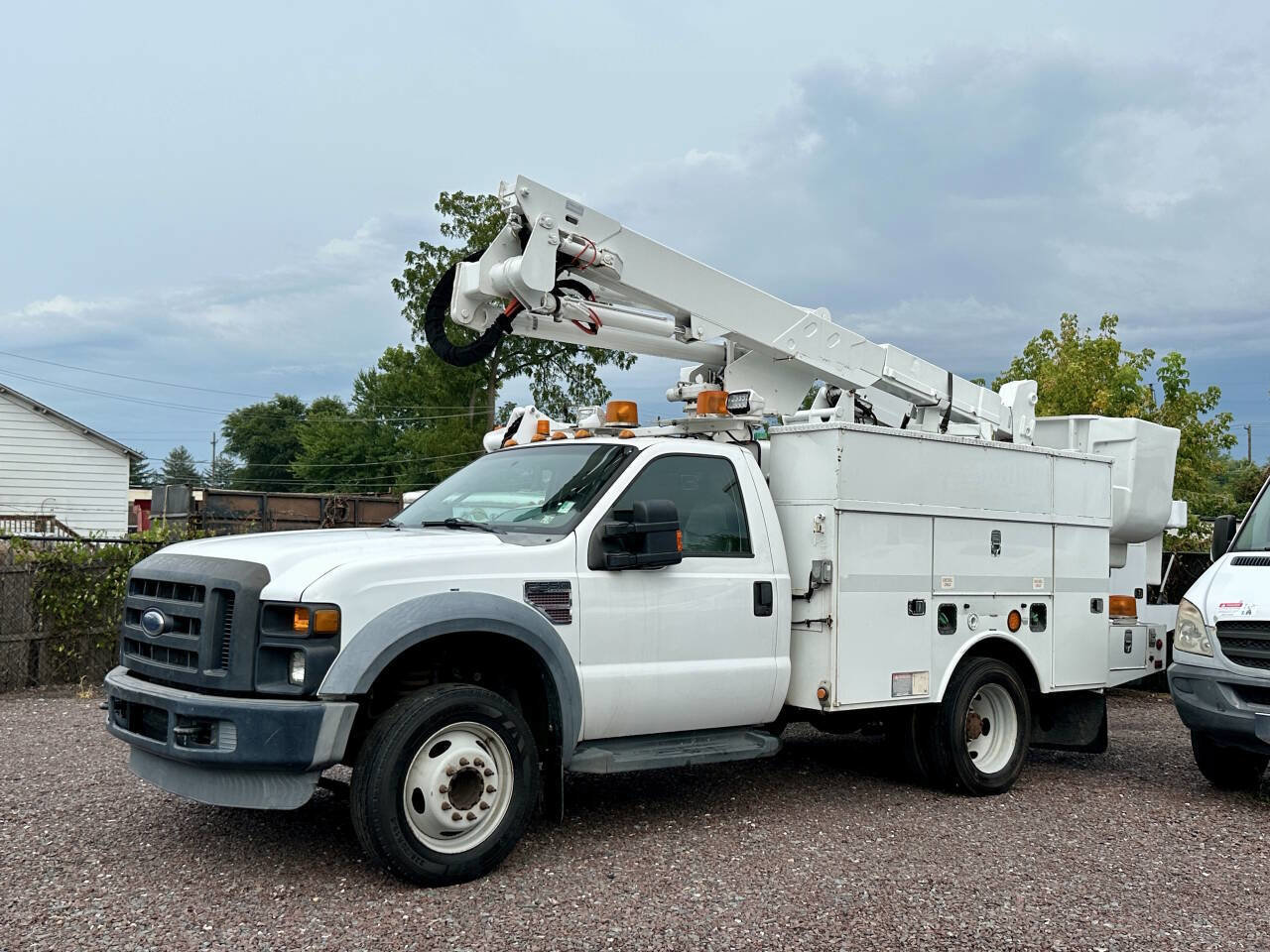 Used 2009 Ford F550 2WD Regular Cab Super Duty image 3