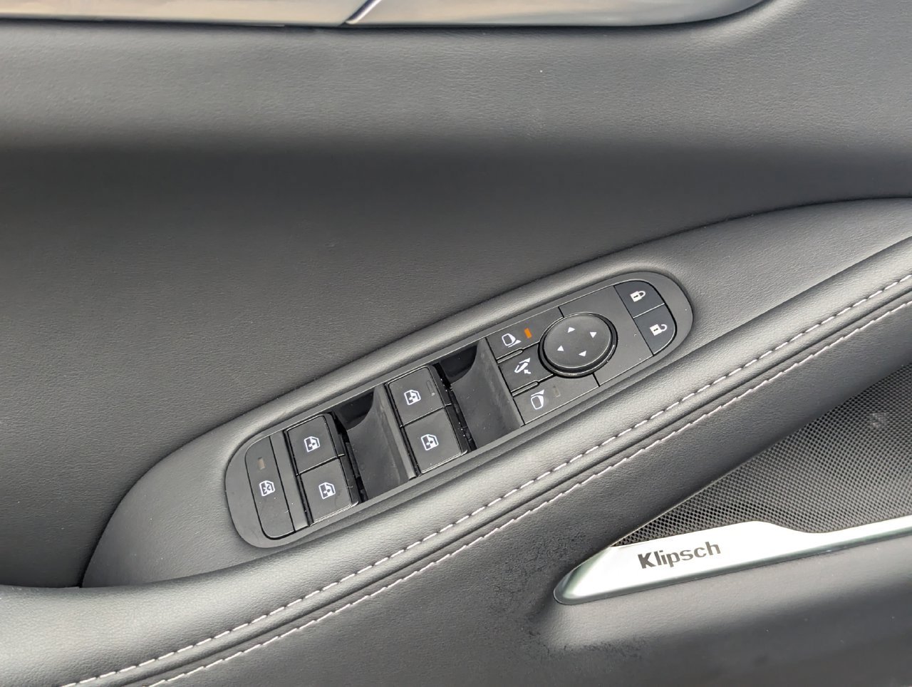 New 2027 INFINITI QX60 Luxe FWD image 16