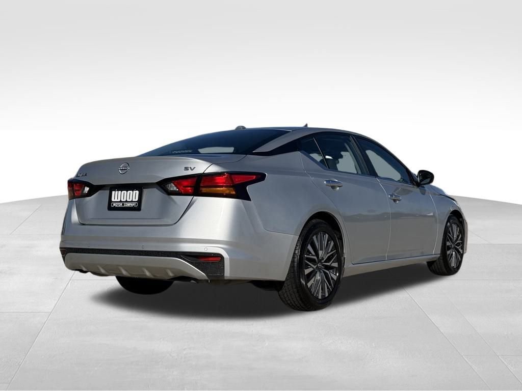 Used 2024 Nissan Altima 2.5 SV image 3