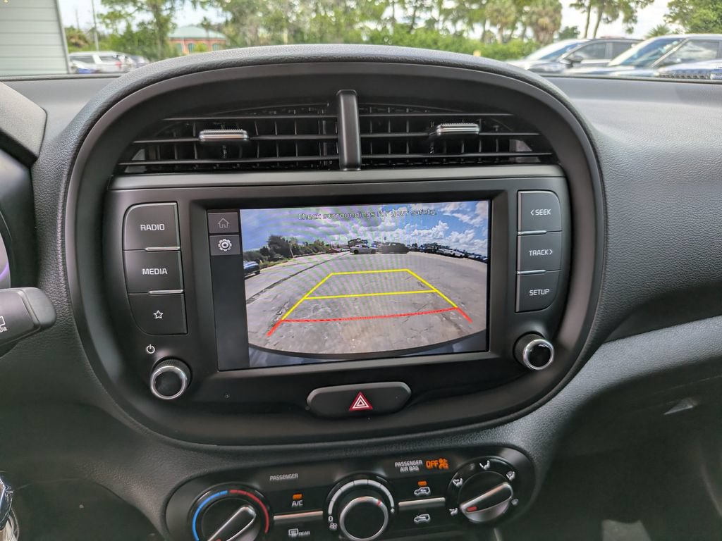 Certified 2025 Kia Soul LX w/ LX Technology Package FWD image 23