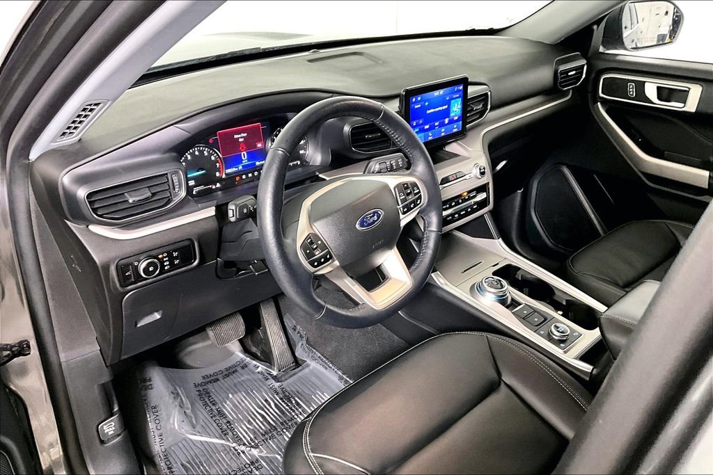 Used 2023 Ford Explorer XLT w/ Equipment Group 202A image 13