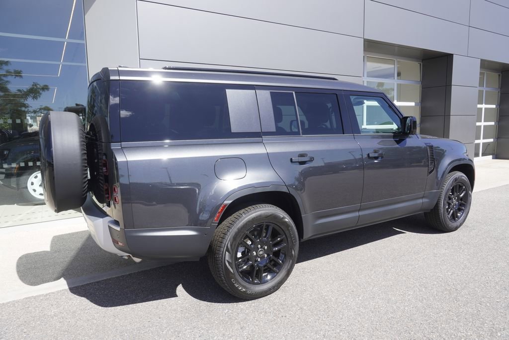 New 2025 Land Rover Defender 130 S image 4