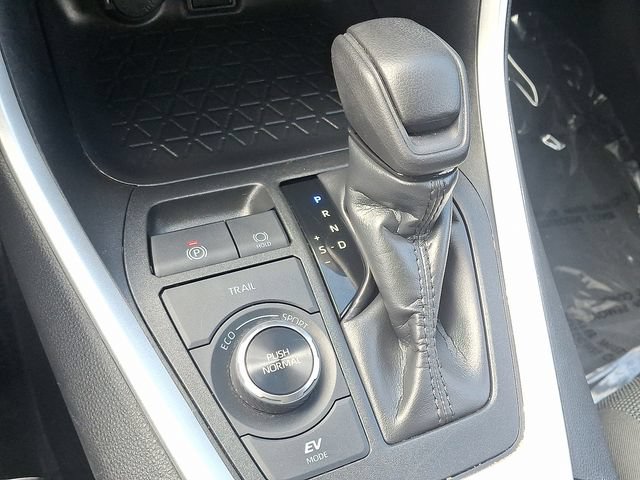 Used 2025 Toyota RAV4 LE AWD/4WD image 14