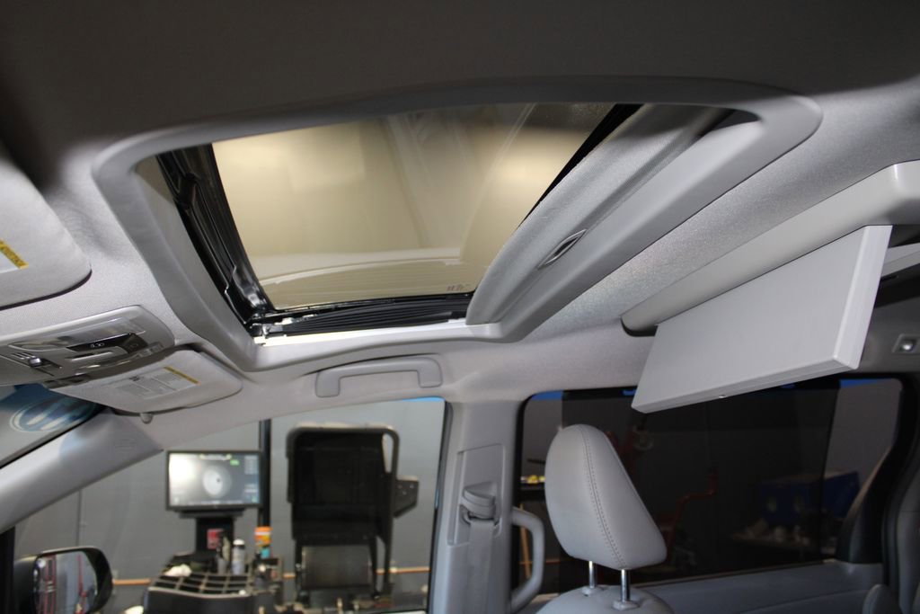 Used 2017 Toyota Sienna XLE Premium image 37