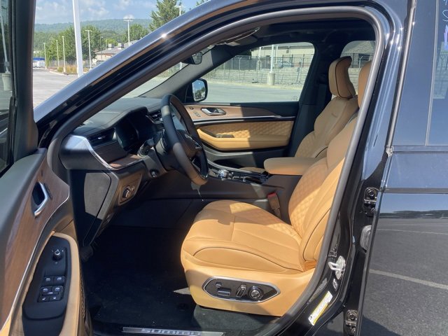 New 2025 Jeep Grand Cherokee Summit image 16