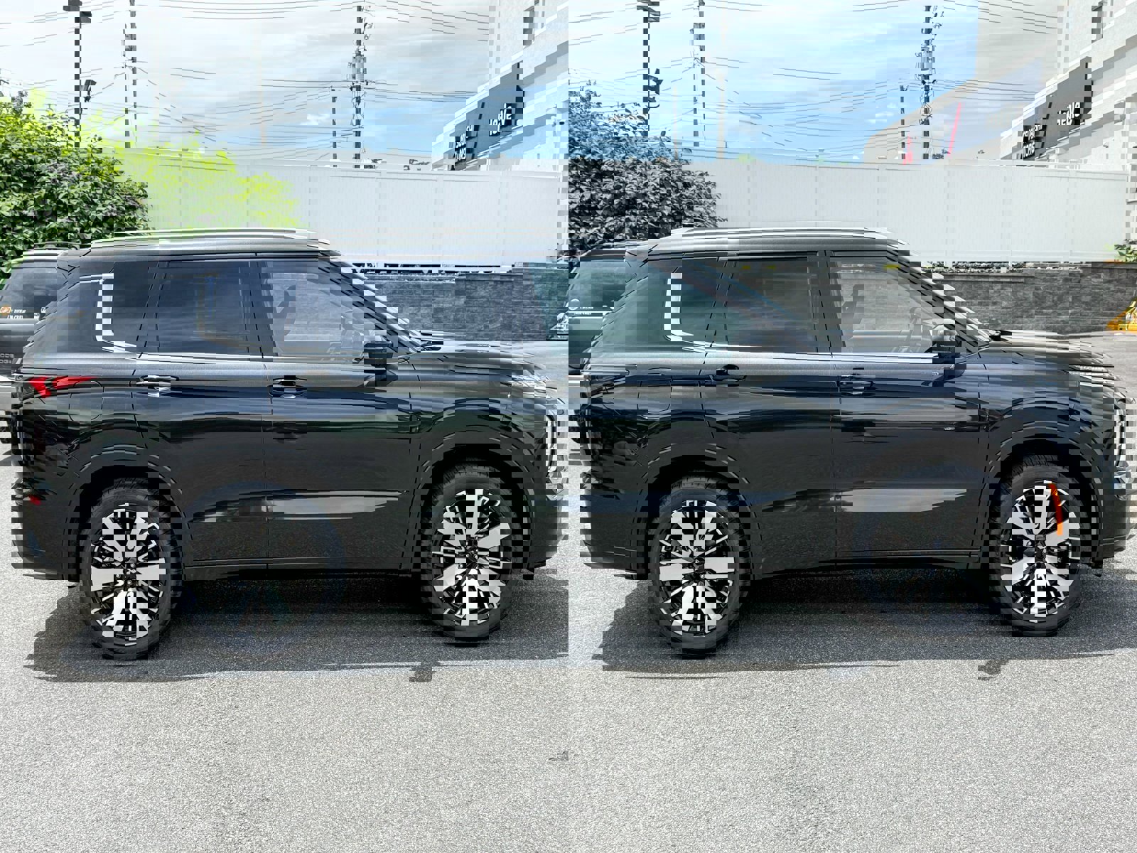 New 2025 Mitsubishi Outlander AWD image 15