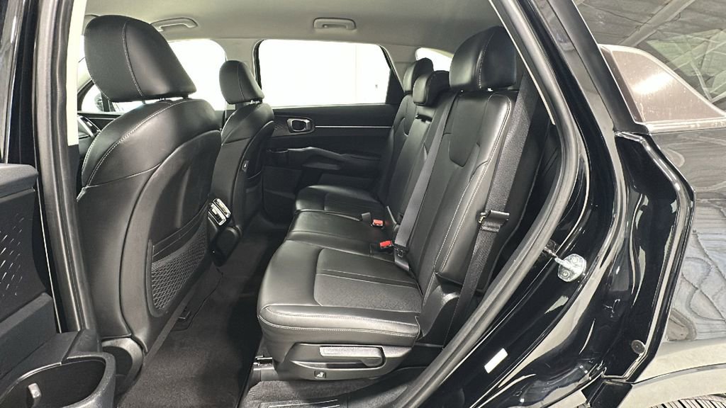 Used 2022 Kia Sorento S image 11