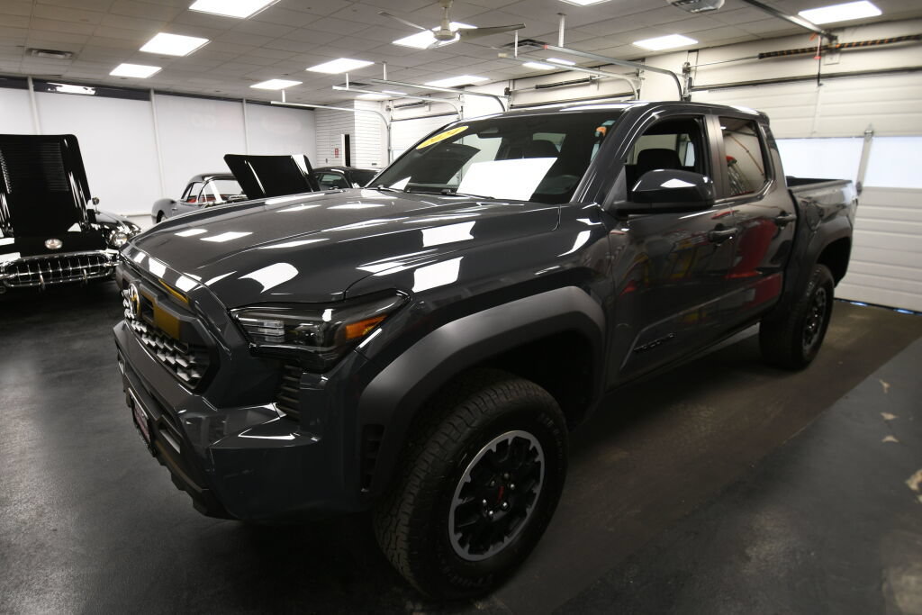 Used 2024 Toyota Tacoma TRD Off-Road AWD/4WD image 11