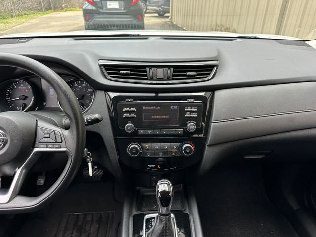 Used 2017 Nissan Rogue S w/ Appearance Package image 15