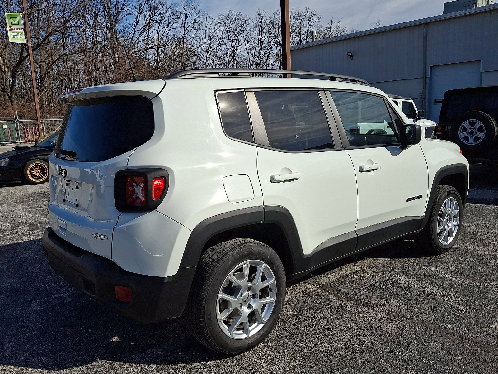 Used 2022 Jeep Renegade Latitude image 8