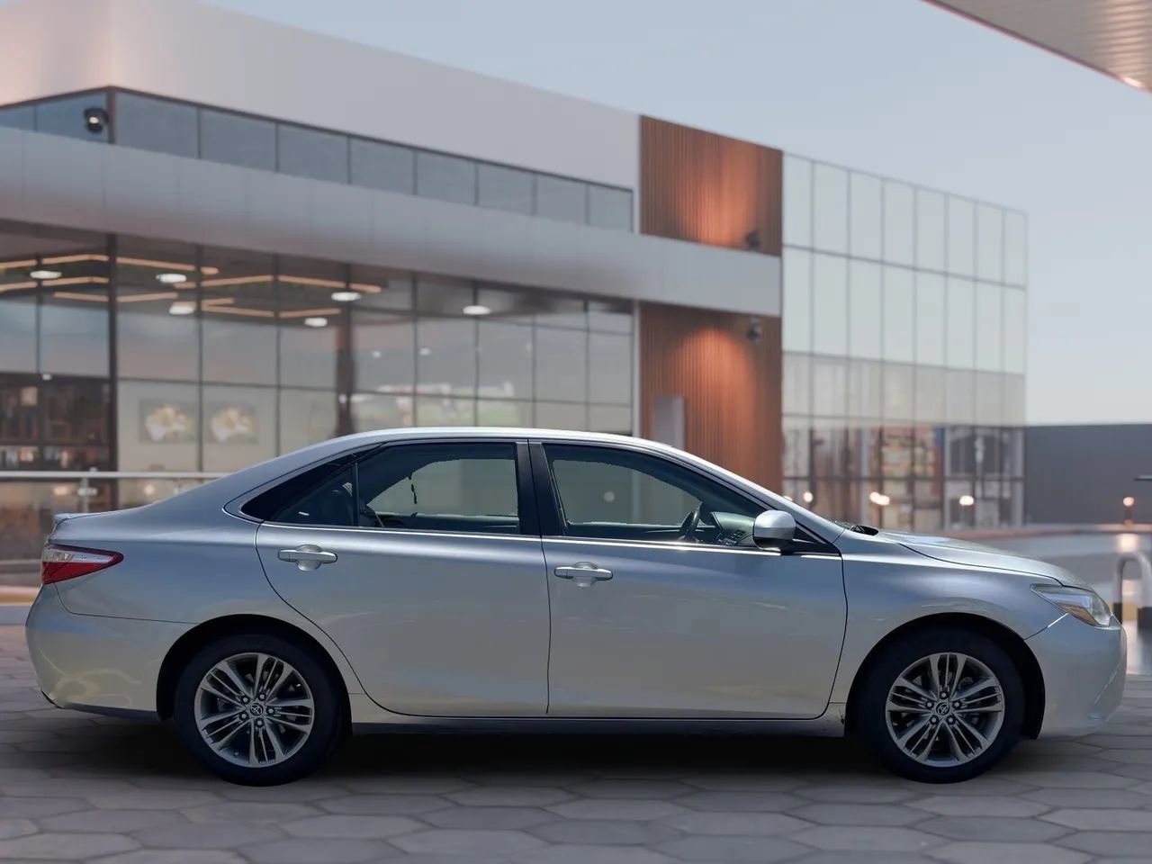 Used 2015 Toyota Camry SE FWD image 11