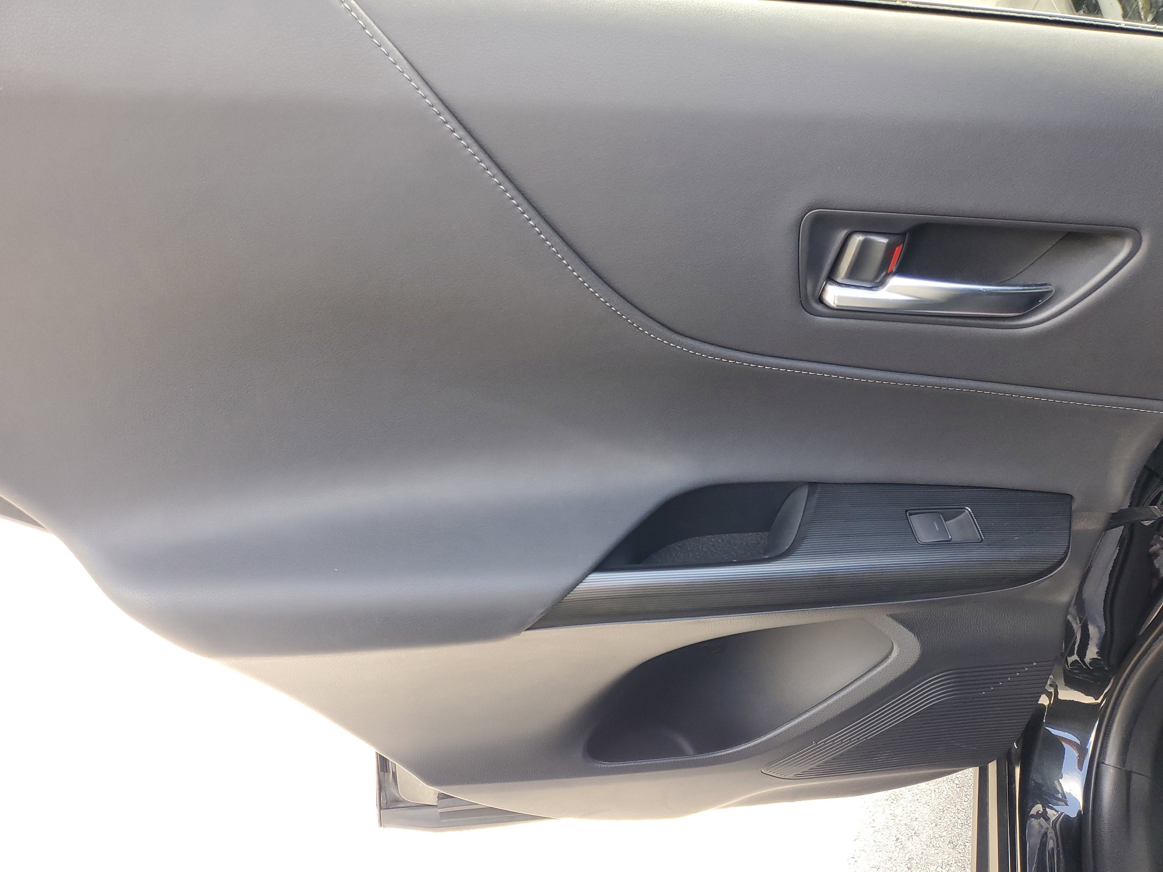 Used 2021 Toyota Venza XLE w/ Softex Package image 15