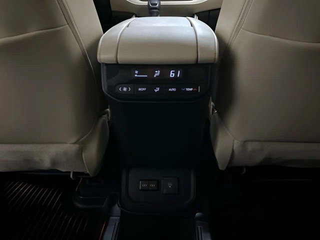 Used 2024 Toyota Highlander Limited AWD/4WD image 64