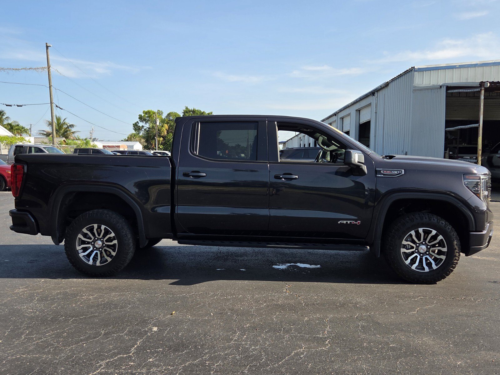 Used 2023 GMC Sierra 1500 AT4 w/ AT4 Premium Package AWD/4WD image 6