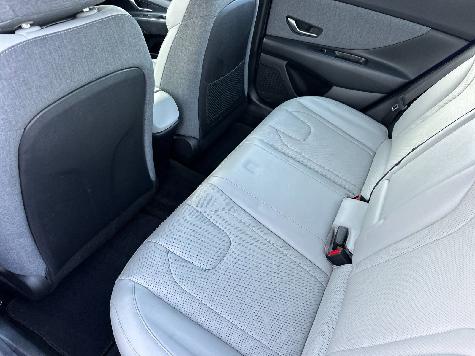 Used 2023 Hyundai Elantra Limited image 12