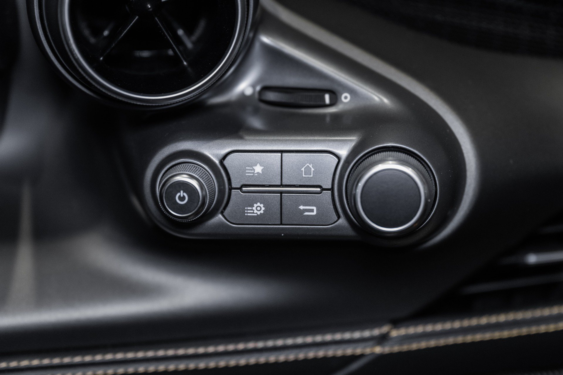 Used 2023 Ferrari F8 Tributo RWD image 33