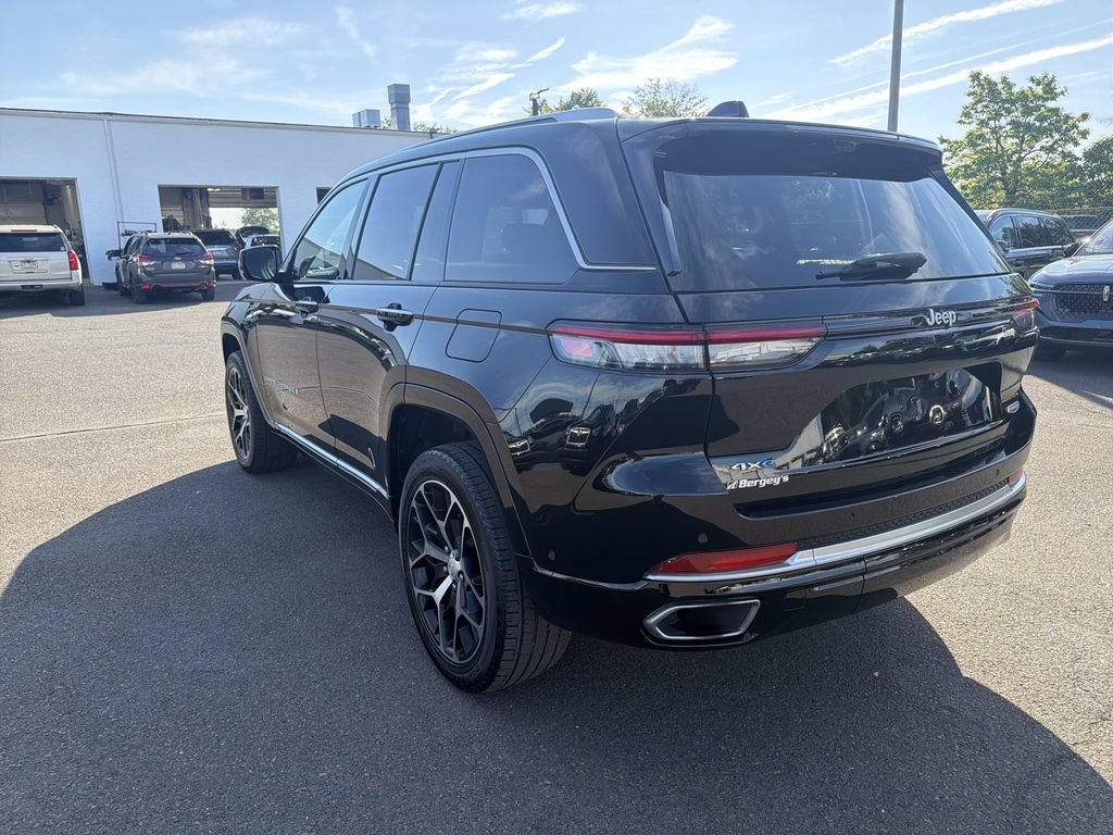 Used 2023 Jeep Grand Cherokee Summit AWD/4WD image 3